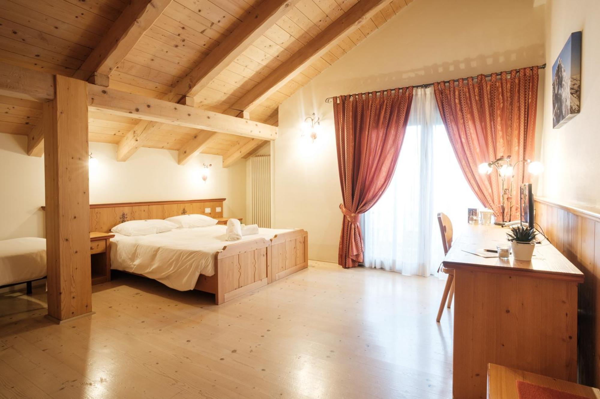 Casa Moresc สปิอาซโซ ภายนอก รูปภาพ
